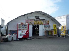 ひろちゃん　加布里漁港の牡蠣小屋